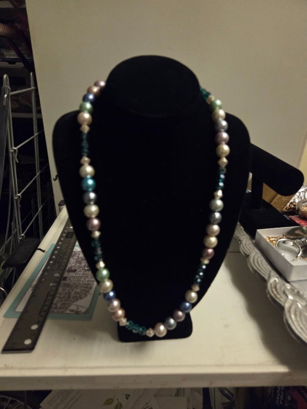 Pearls & crystal necklace no clasp